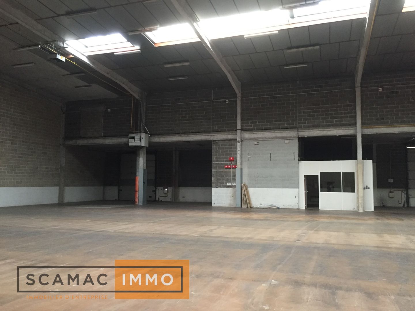 local d'activités de 1 850m², Bondoufle (Essonne)