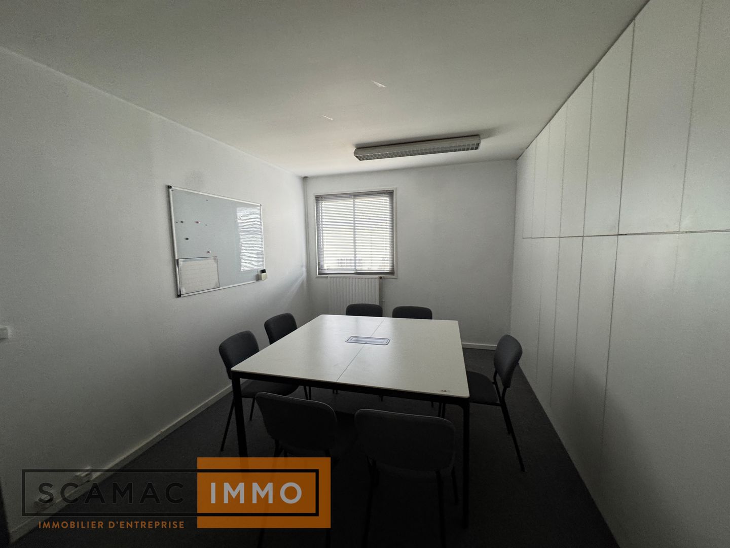 local d'activités de 1&nbsp;703m², Brétigny-sur-Orge (Essonne)