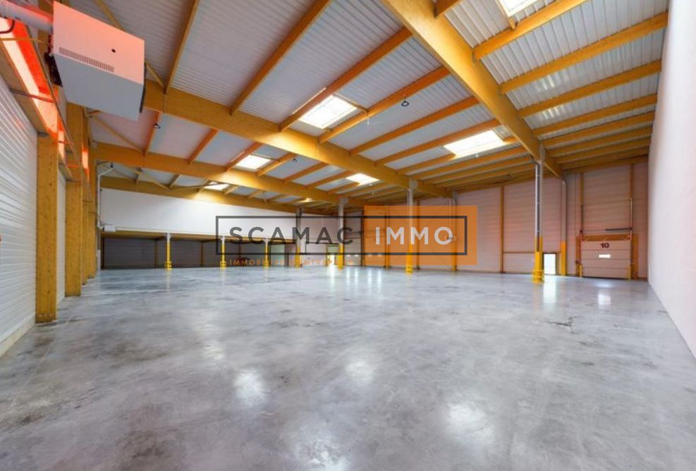 local d'activités de 2 204m², Brie-Comte-Robert (Seine-et-Marne)