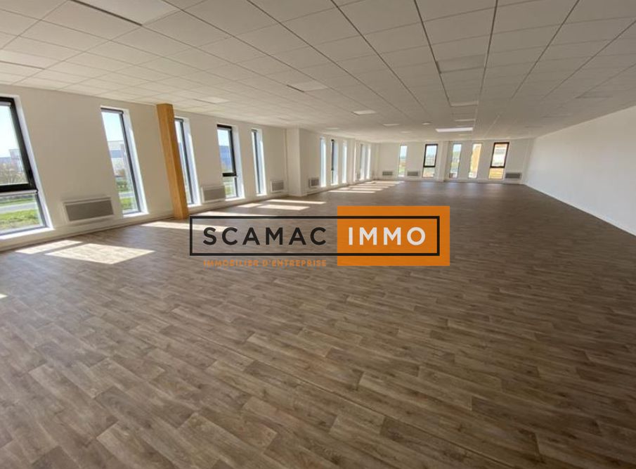 local d'activités de 1 742m², Brie-Comte-Robert (Seine-et-Marne)