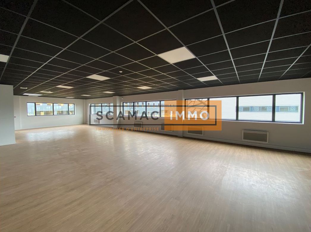local d'activités de 652m², Courtry (Seine-et-Marne)