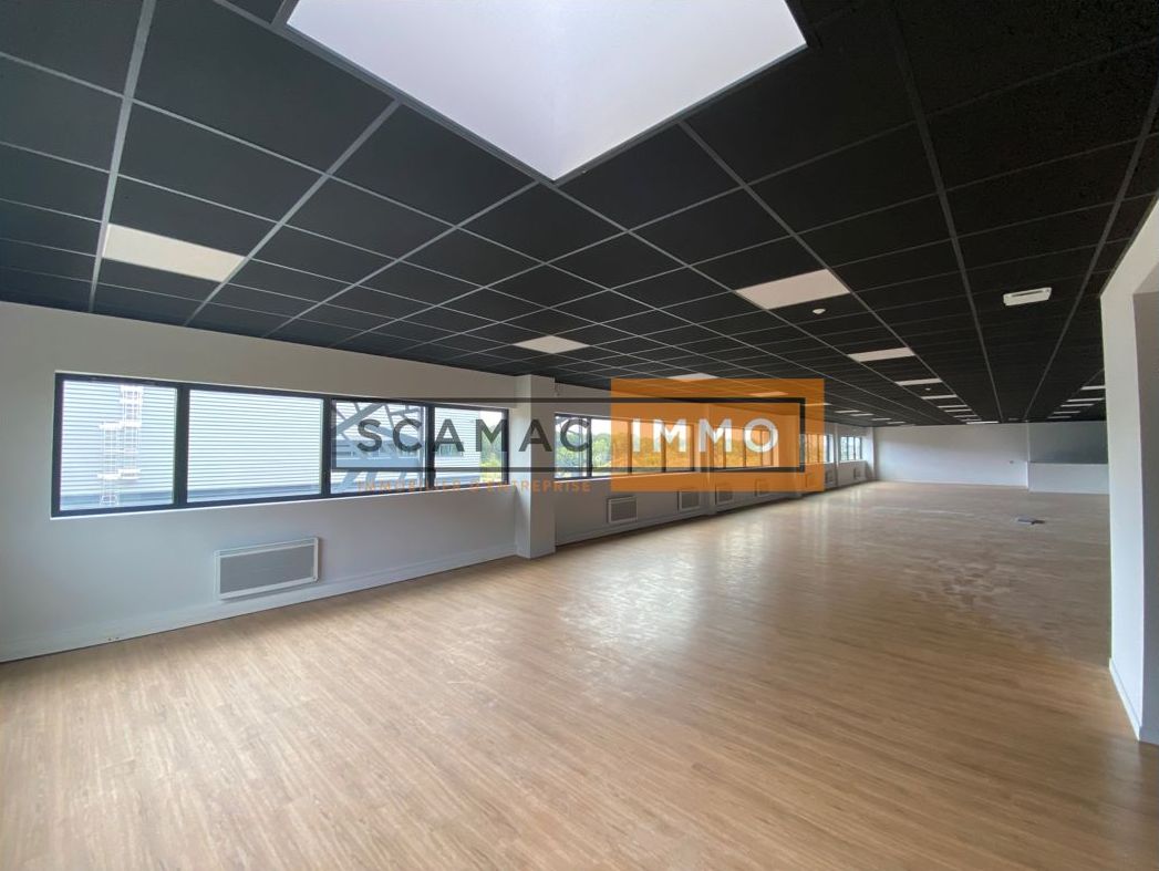 local d'activités de 652m², Courtry (Seine-et-Marne)