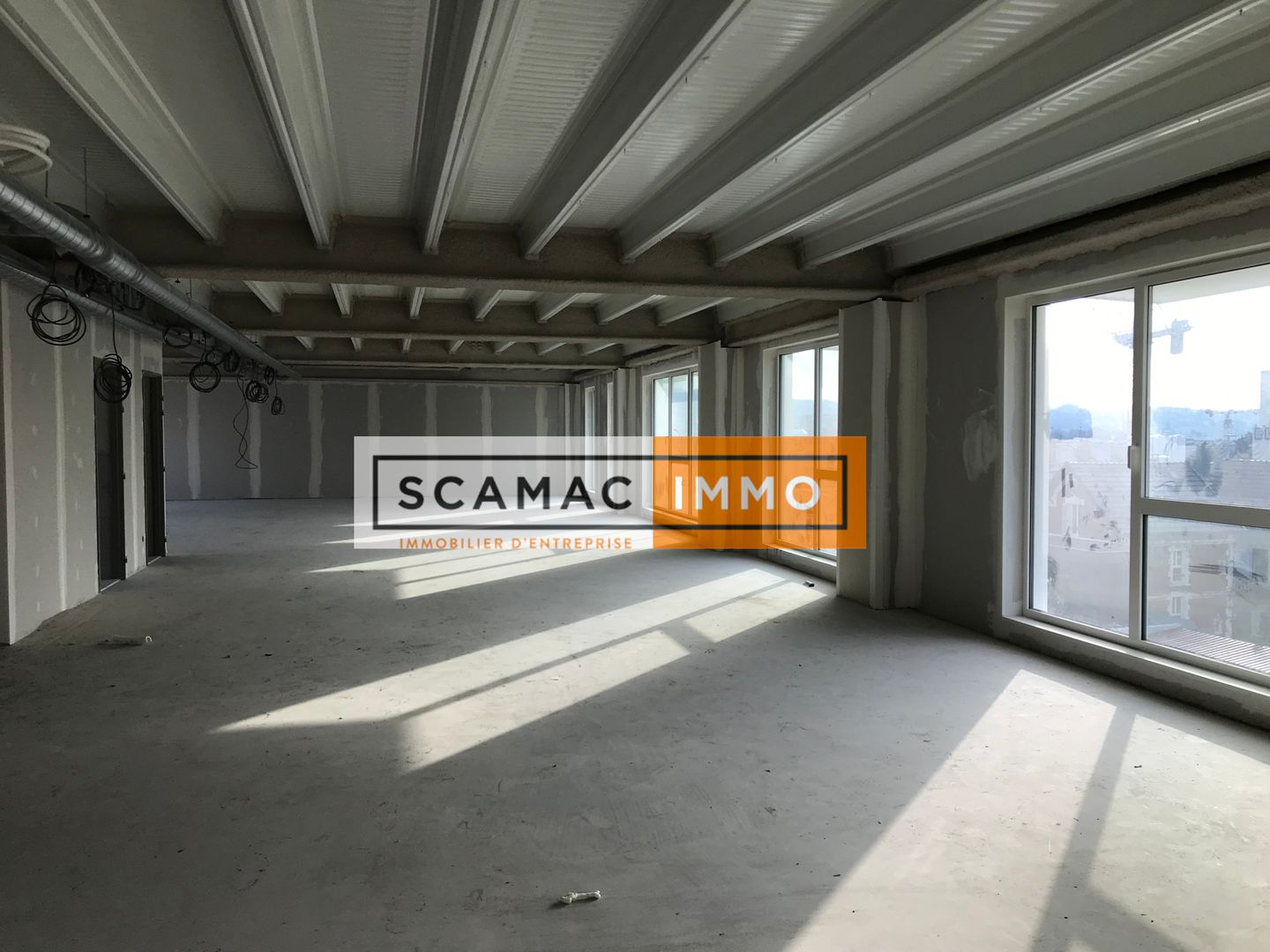 bureau de 250m², Cachan (Val-de-Marne)