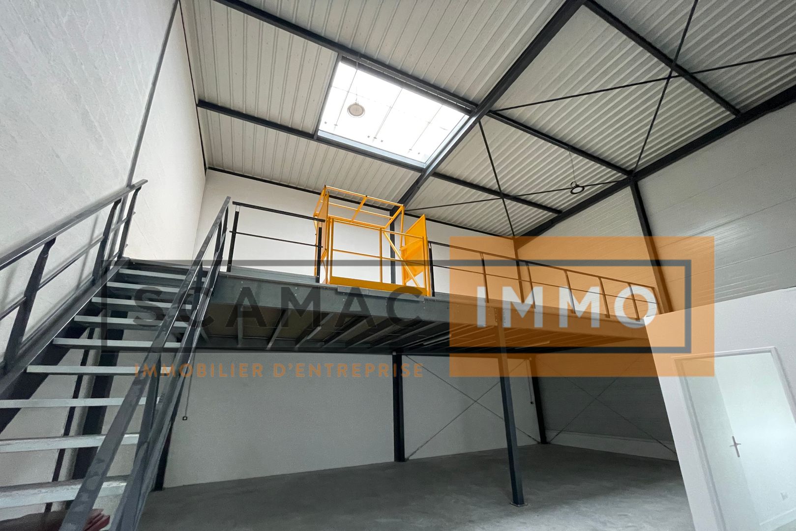 local d'activités de 166m², Bussy-Saint-Georges (Seine-et-Marne)