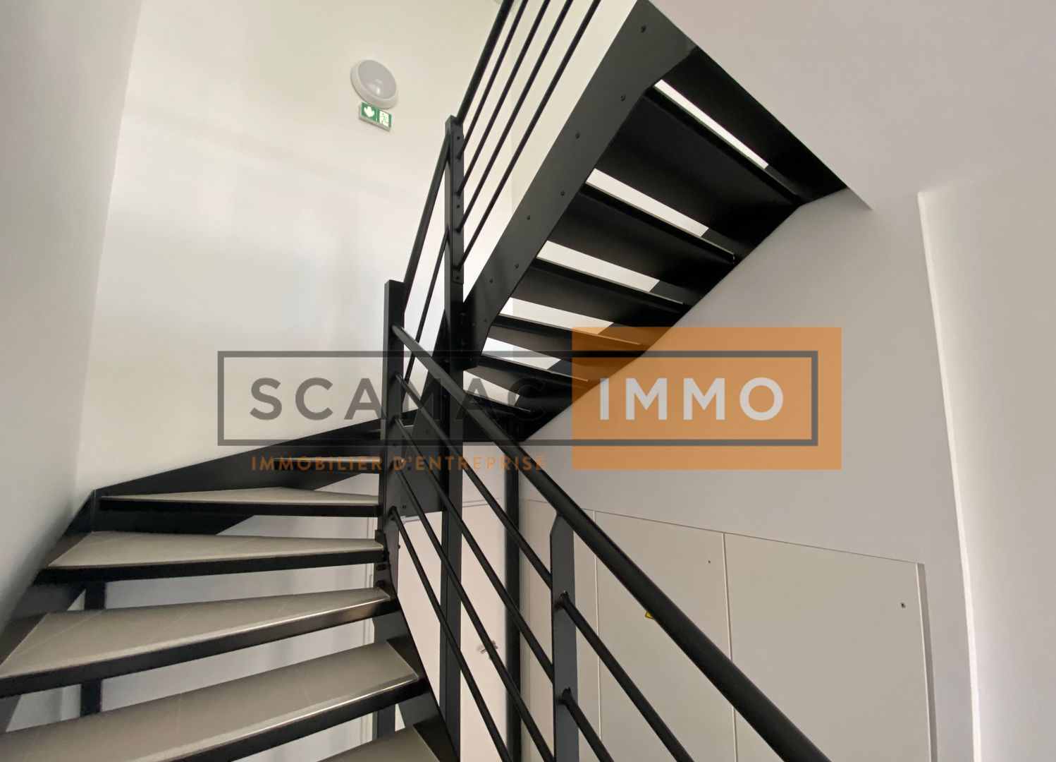 local d'activités de 221m², Bussy-Saint-Georges (Seine-et-Marne)