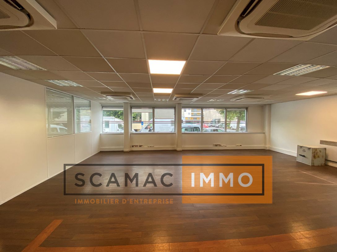 bureau de 233m², Saint-Ouen (Seine-Saint-Denis)