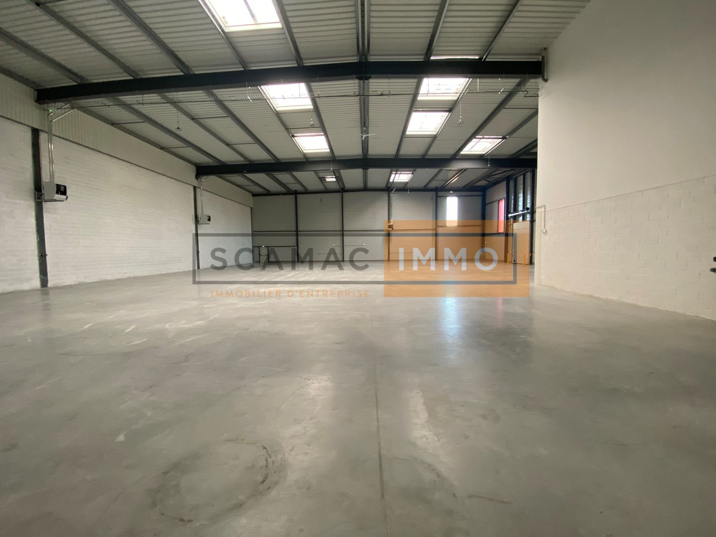 local d'activités de 1 309m², Le Thillay (Val-d'Oise)