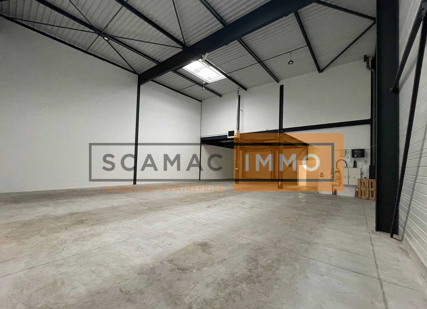 local d'activités de 484m², Chanteloup-en-Brie (Seine-et-Marne)