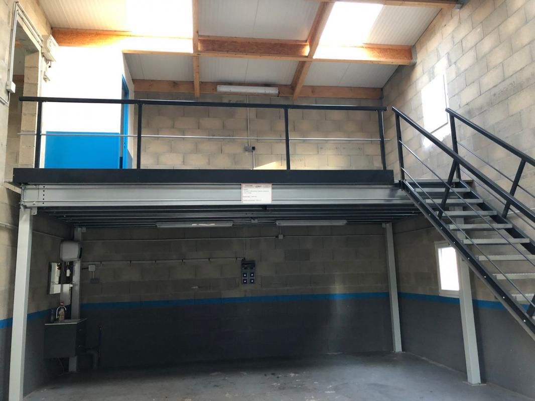 local d'activités de 122m², Ballancourt-sur-Essonne (Essonne)