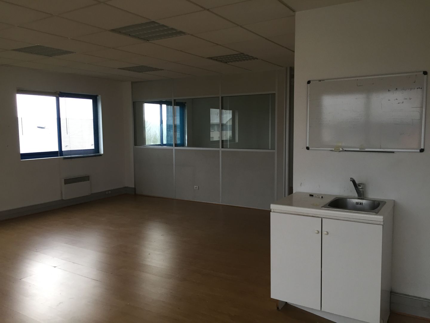 bureau de 67m², Lisses (Essonne)
