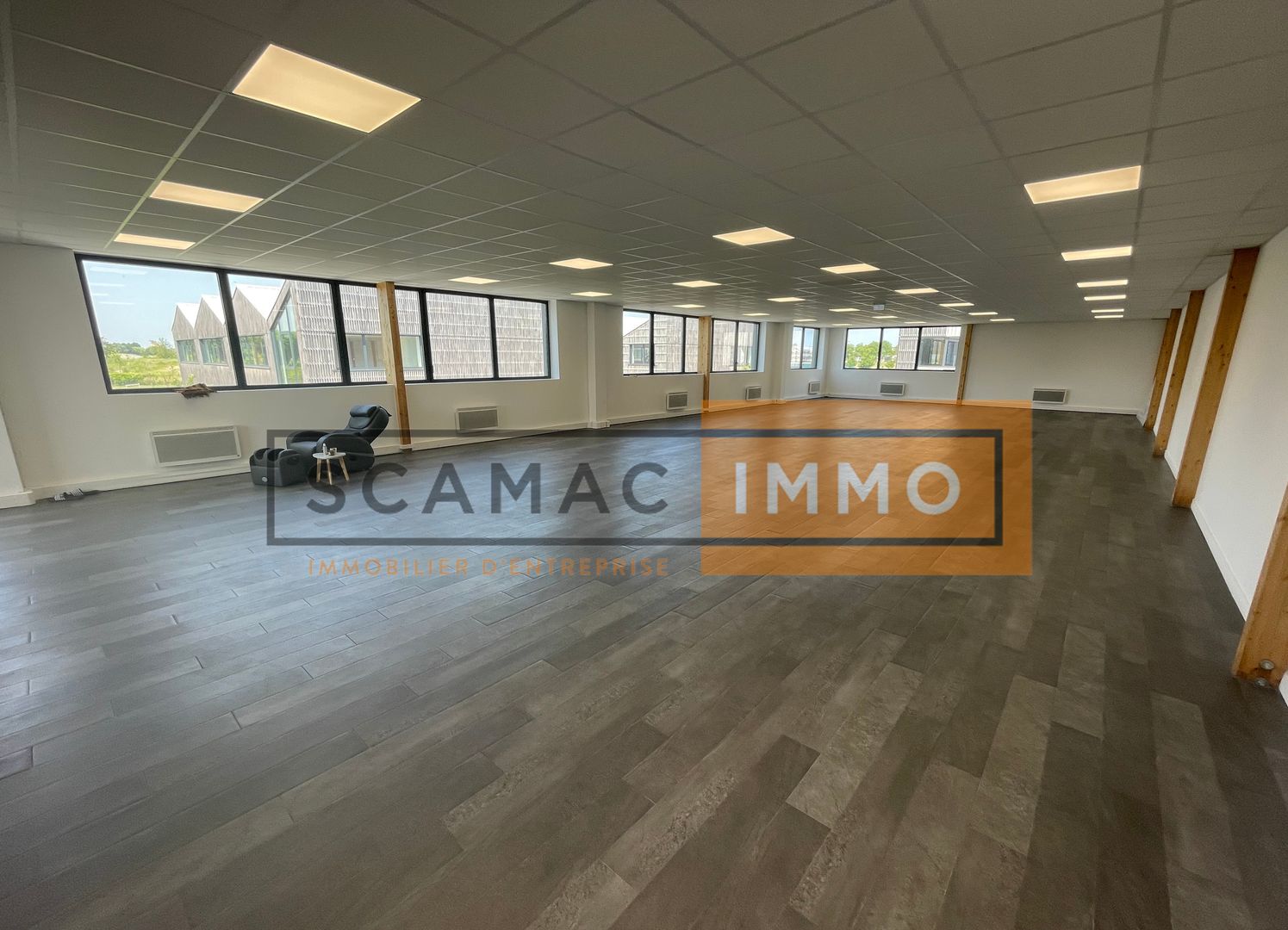local d'activités de 1 032m², Serris (Seine-et-Marne)