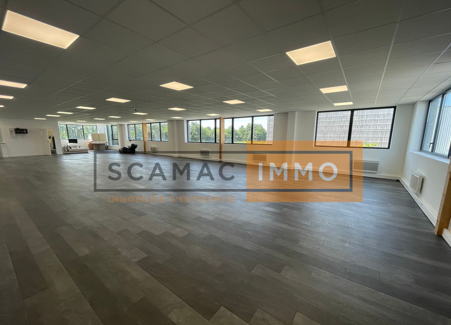 local d'activités de 1 032m², Serris (Seine-et-Marne)