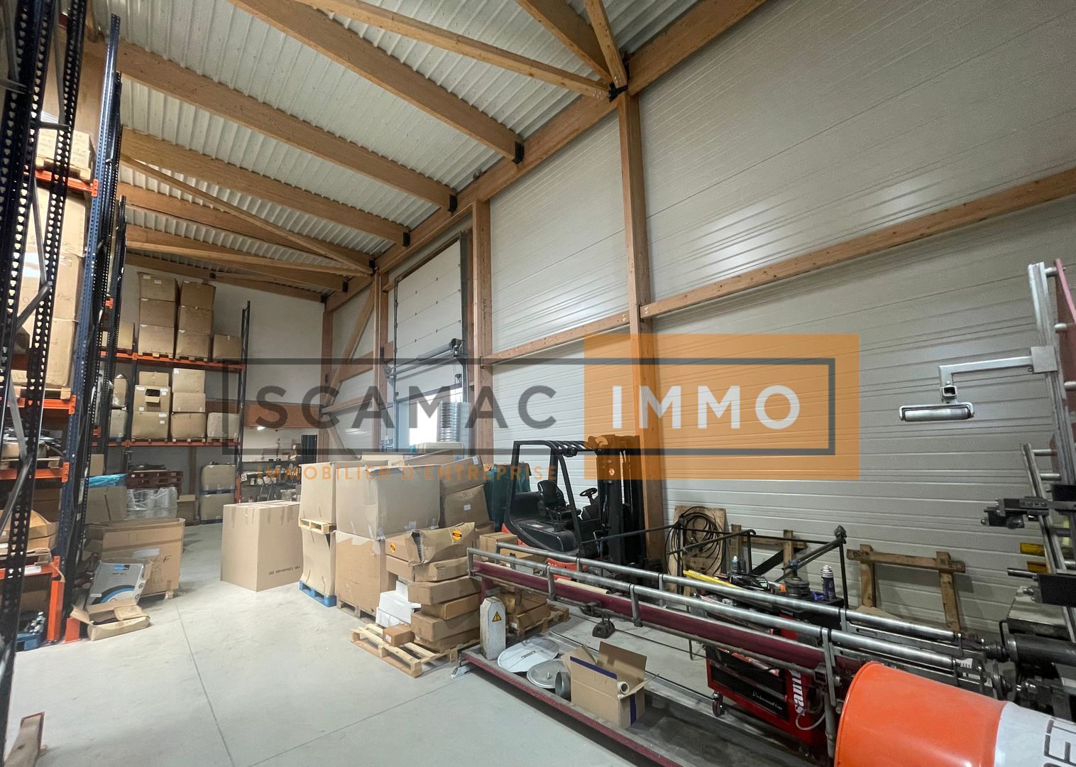 local d'activités de 1 032m², Serris (Seine-et-Marne)
