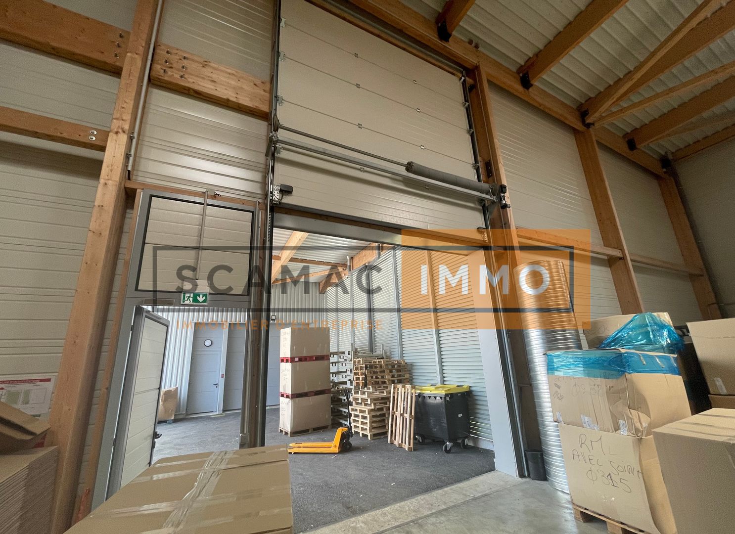 local d'activités de 1 032m², Serris (Seine-et-Marne)