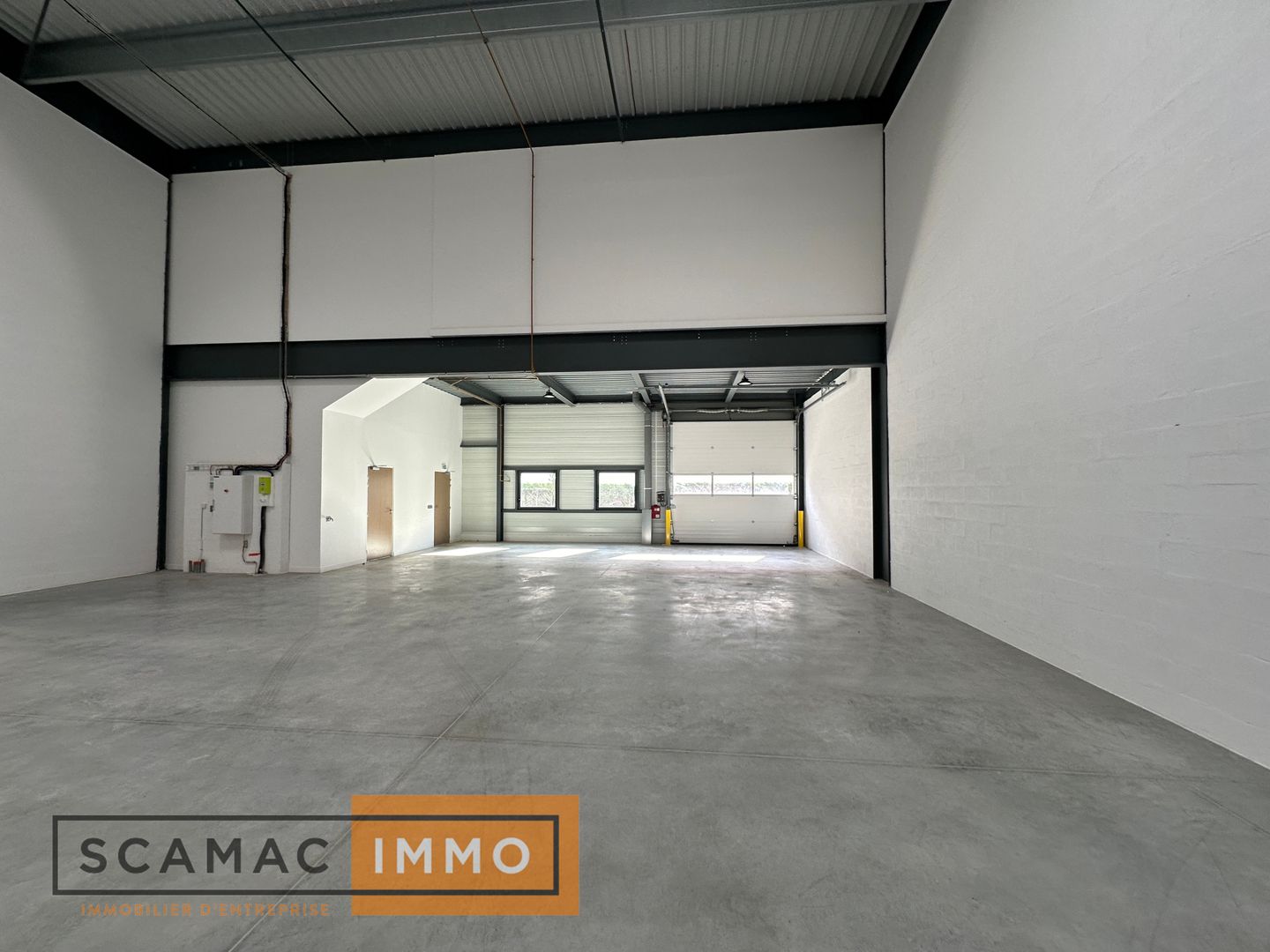 local d'activités de 923m², Corbeil-Essonnes (Essonne)