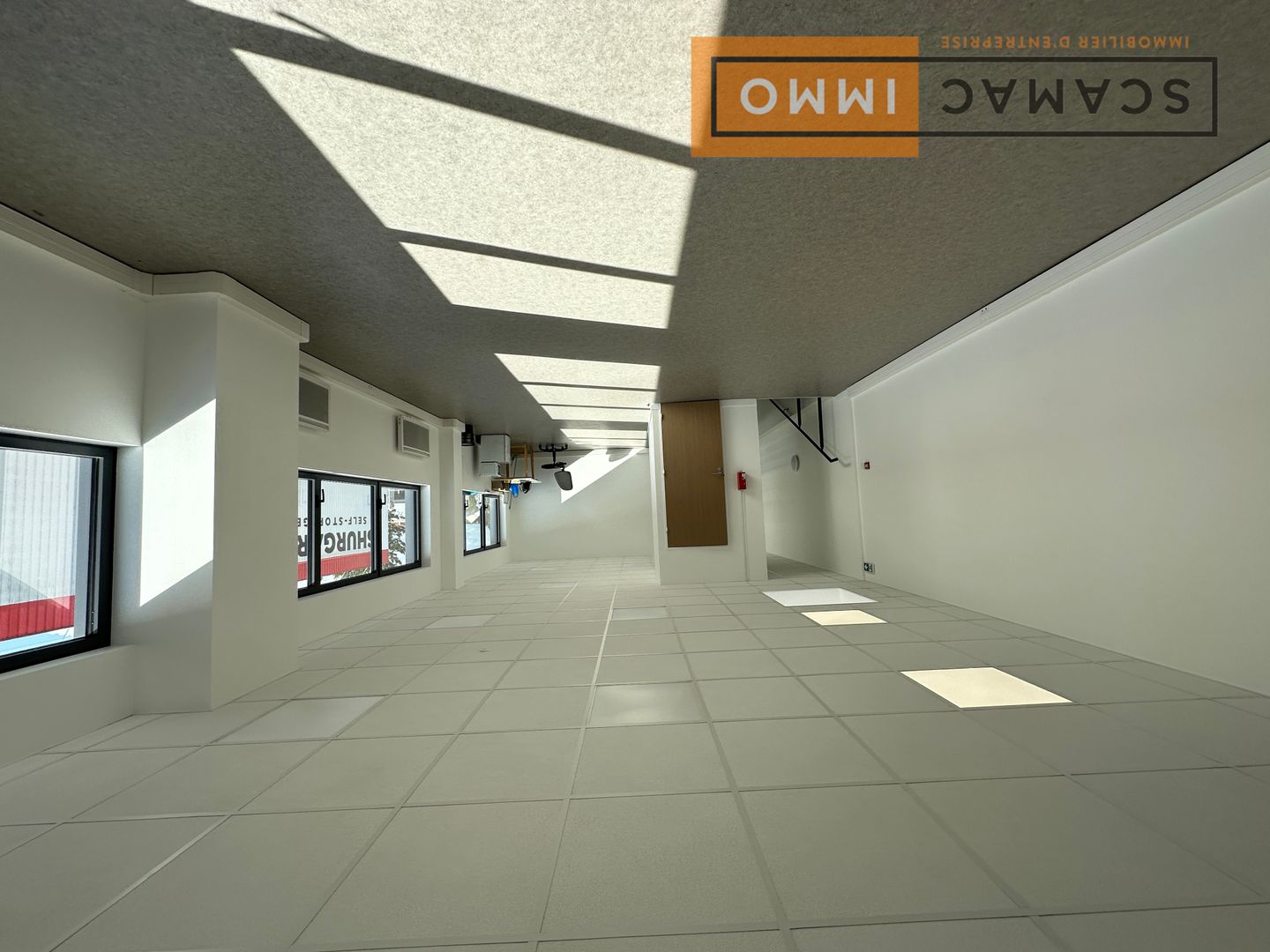 local d'activités de 923m², Corbeil-Essonnes (Essonne)