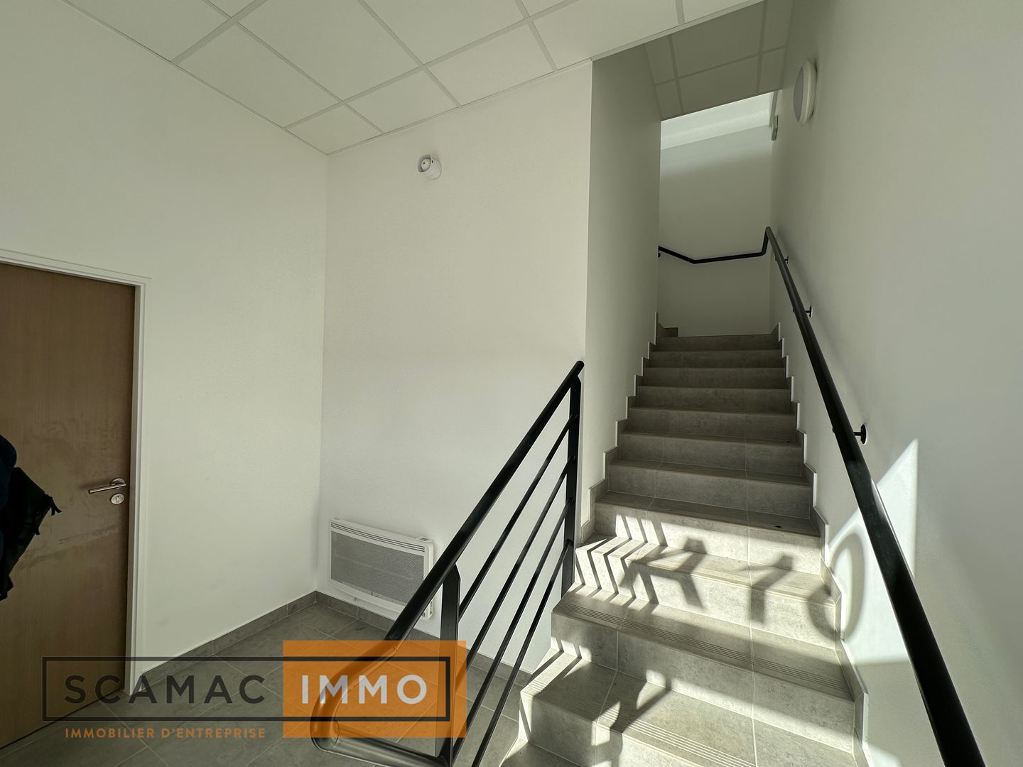 local d'activités de 463m², Corbeil-Essonnes (Essonne)