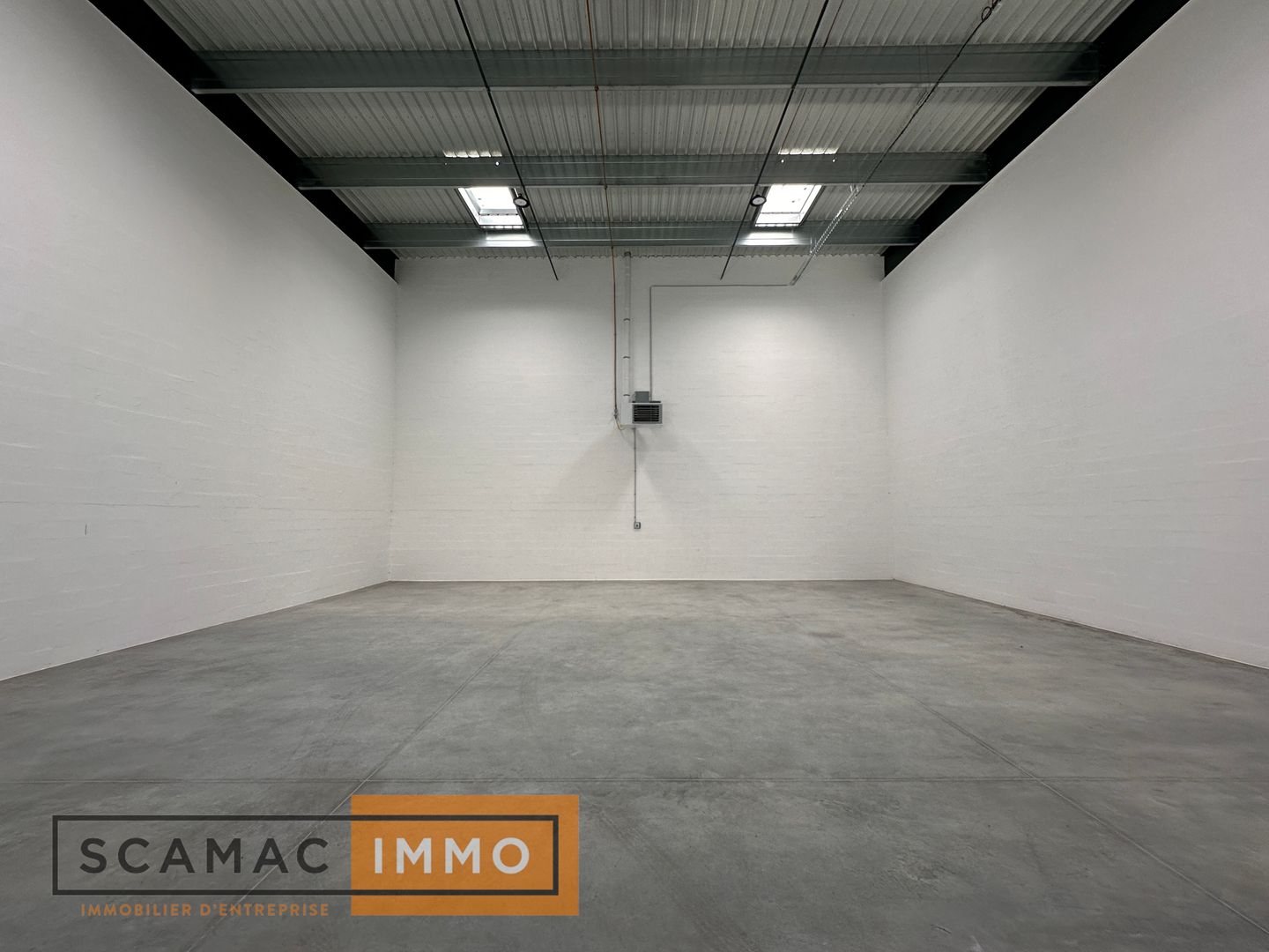local d'activités de 454m², Corbeil-Essonnes (Essonne)