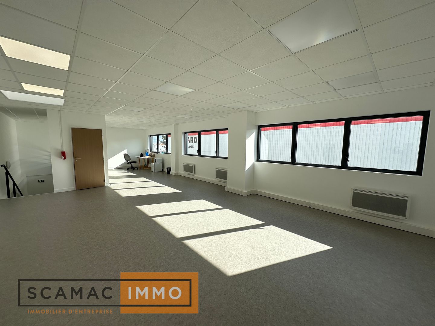 local d'activités de 454m², Corbeil-Essonnes (Essonne)