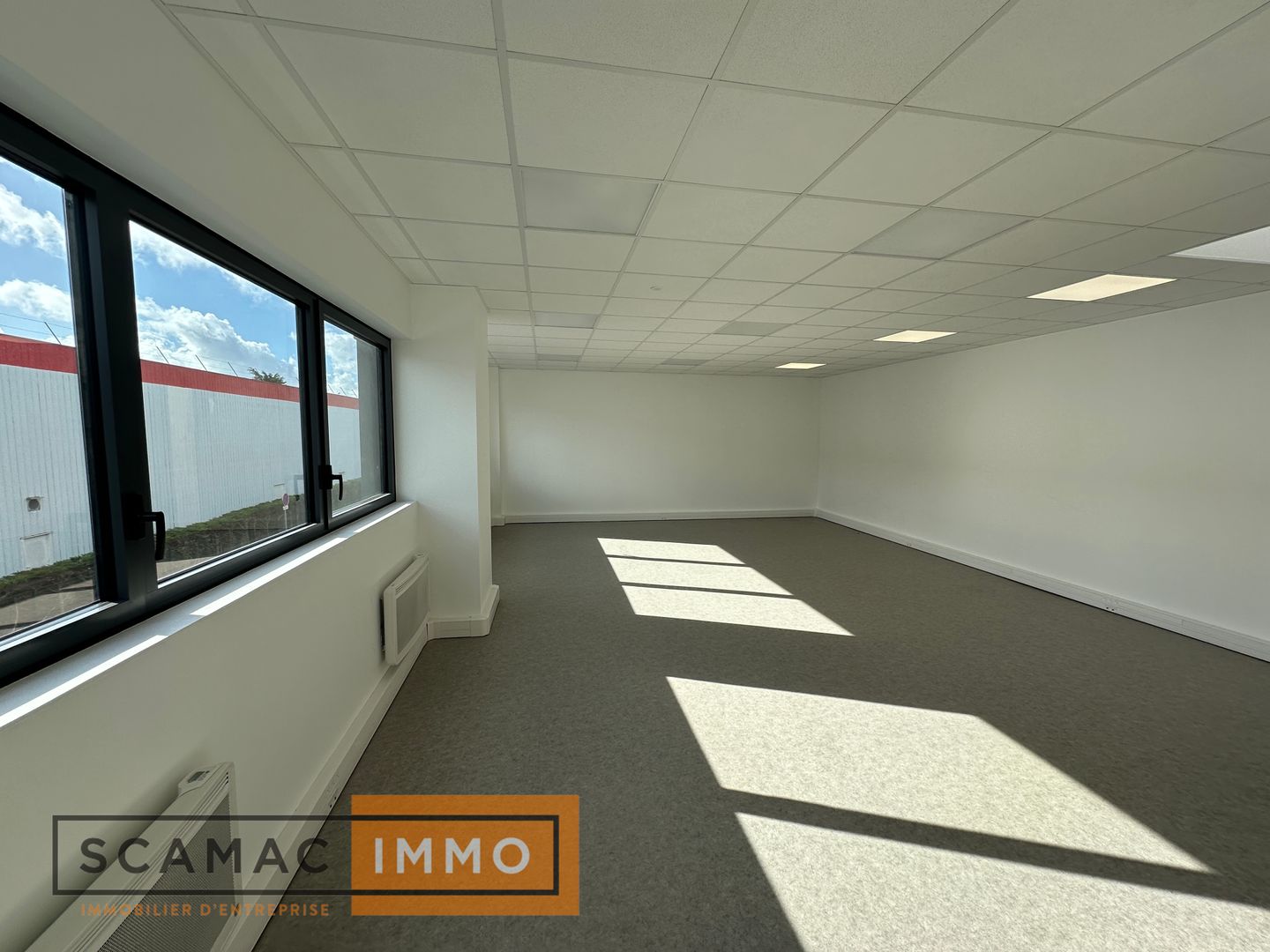 local d'activités de 1 341m², Corbeil-Essonnes (Essonne)