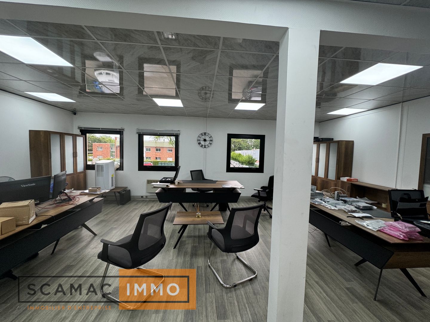 local d'activités de 1&nbsp;220m², Lisses (Essonne)