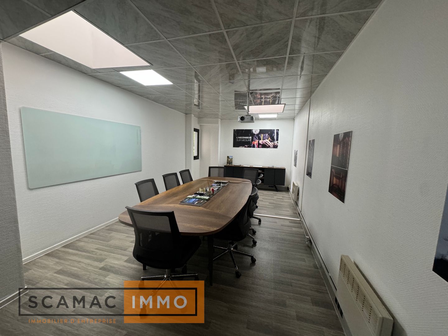 local d'activités de 1&nbsp;220m², Lisses (Essonne)