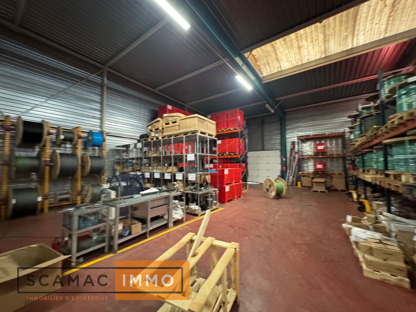 local d'activités de 1&nbsp;220m², Lisses (Essonne)