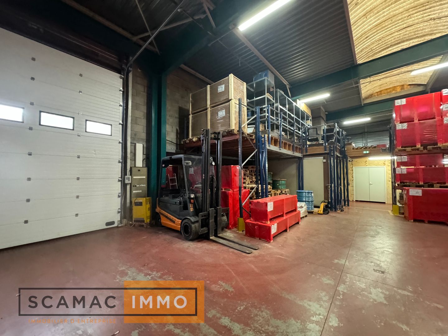 local d'activités de 1&nbsp;220m², Lisses (Essonne)