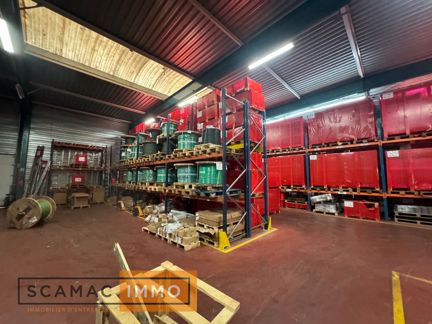 local d'activités de 1&nbsp;220m², Lisses (Essonne)