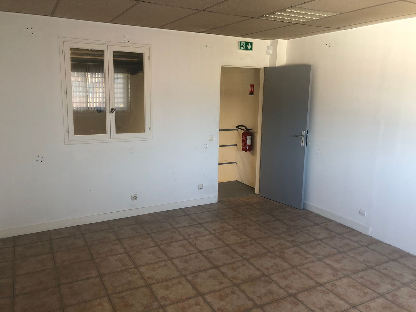 local d'activités de 165m², Saint-Ouen-l'Aumône (Val-d'Oise)