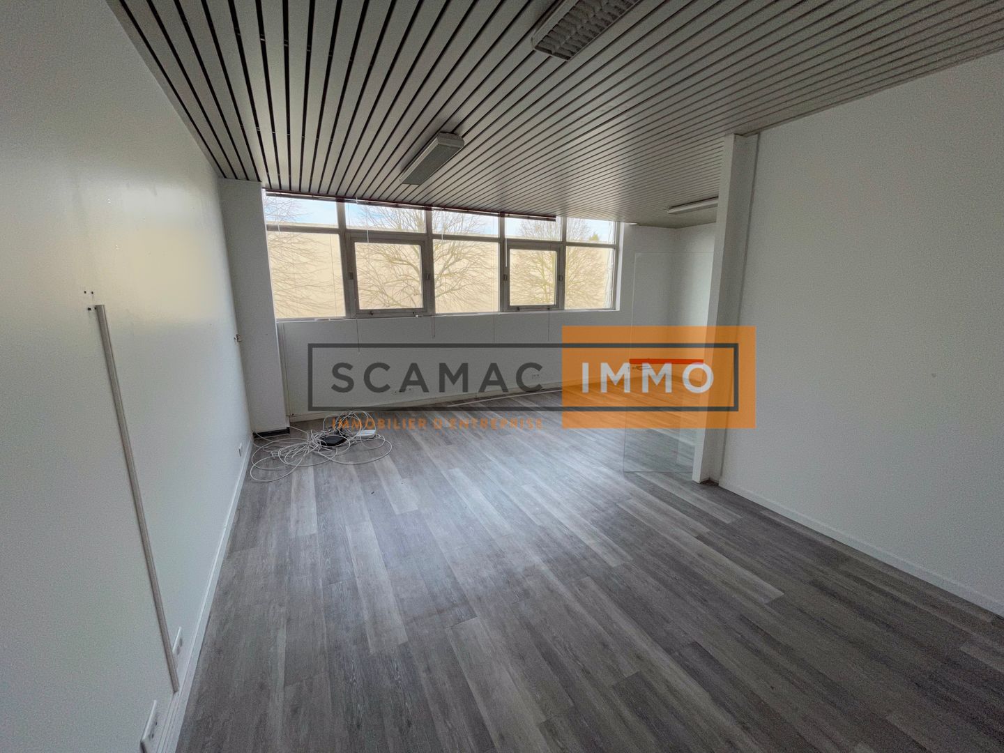 local d'activités de 341m², Saint-Ouen-l'Aumône (Val-d'Oise)