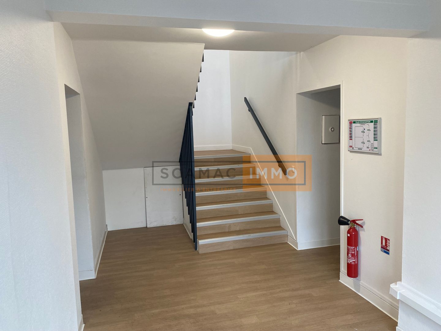 entrepôt de 408m², Saint-Ouen-l'Aumône (Val-d'Oise)