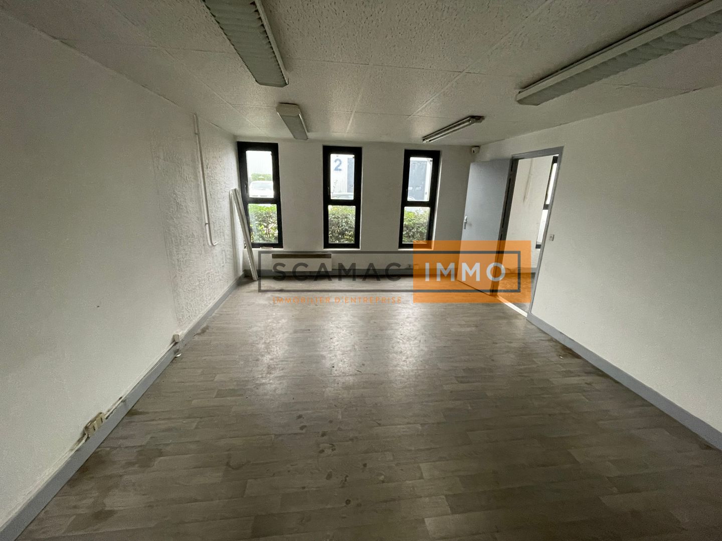 entrepôt de 400m², Saint-Ouen-l'Aumône (Val-d'Oise)