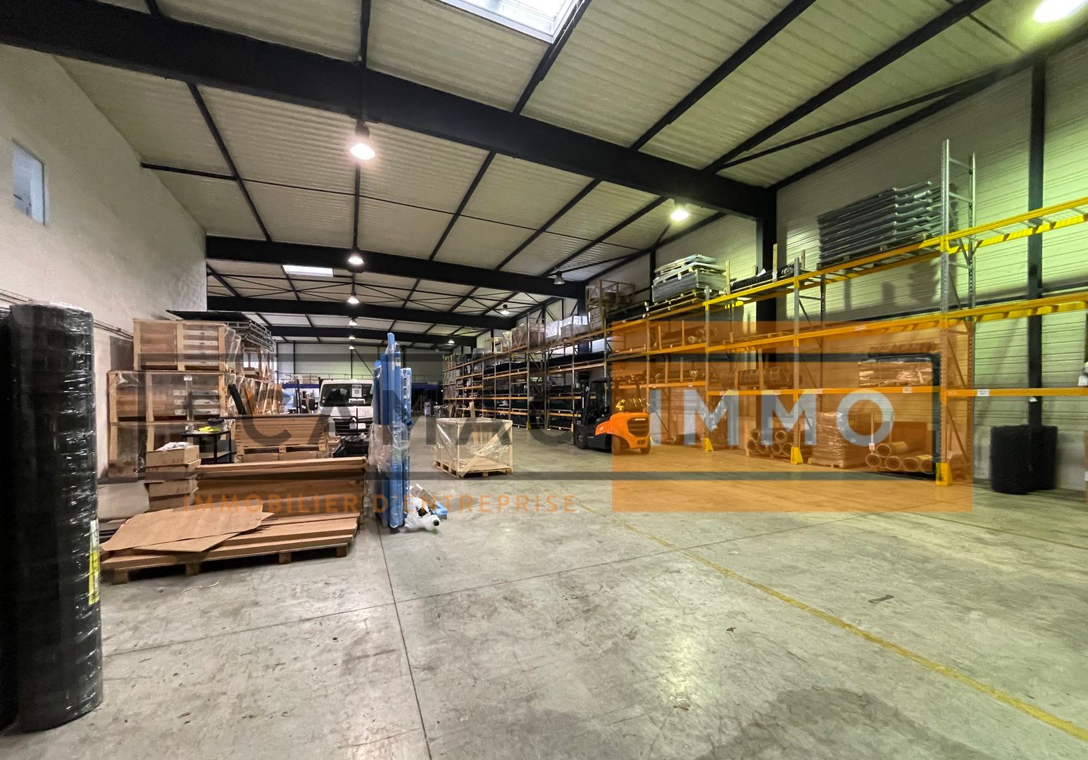 local d'activités de 1&nbsp;318m², Montévrain (Seine-et-Marne)