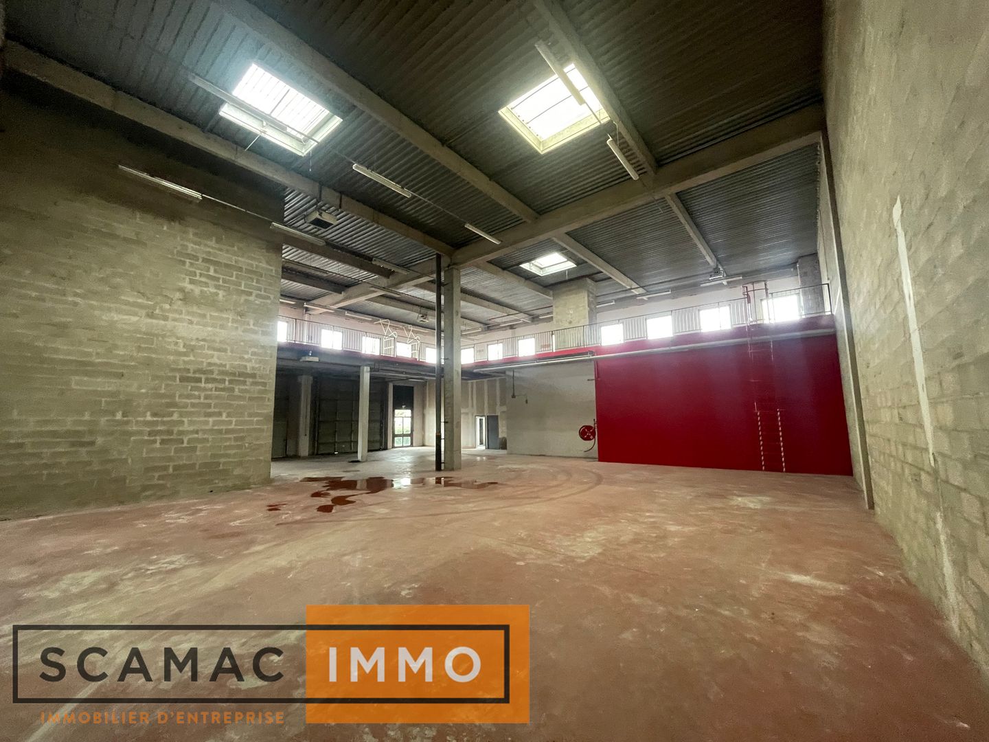 local d'activités de 700m², Lisses (Essonne)