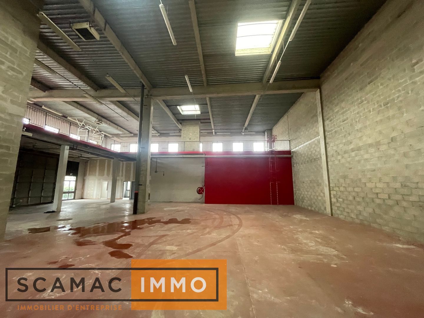 local d'activités de 700m², Lisses (Essonne)