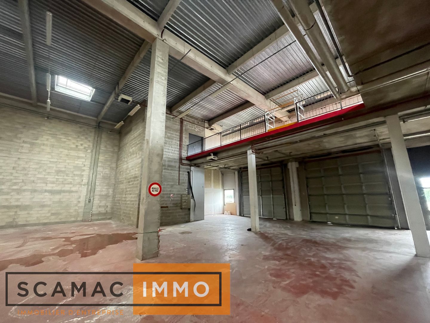 local d'activités de 700m², Lisses (Essonne)