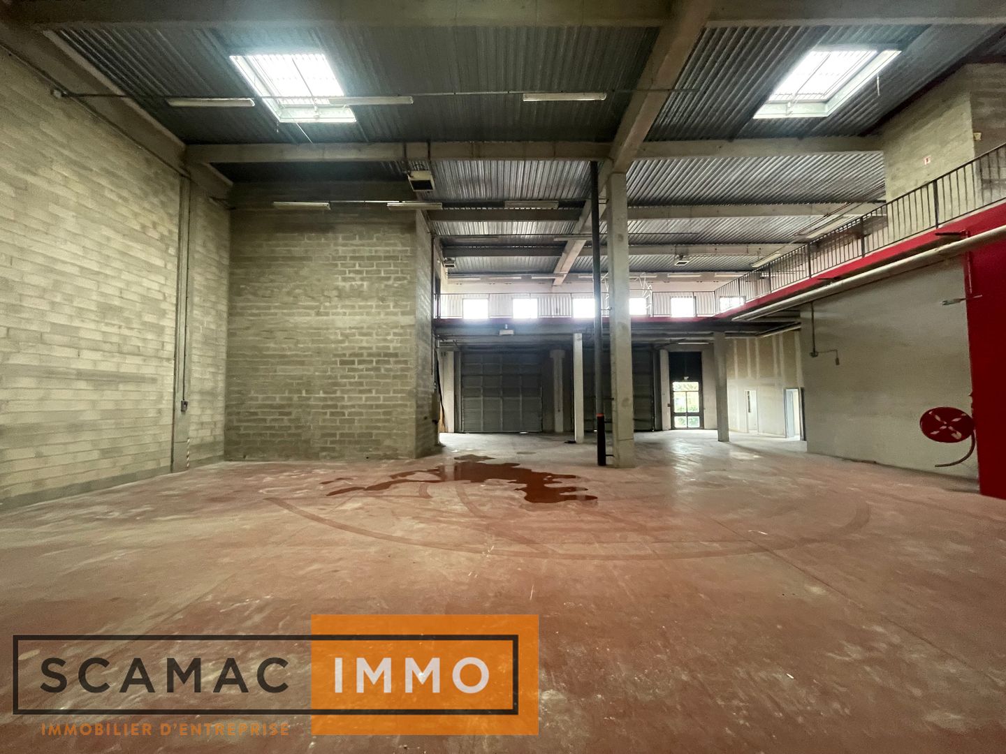 local d'activités de 700m², Lisses (Essonne)