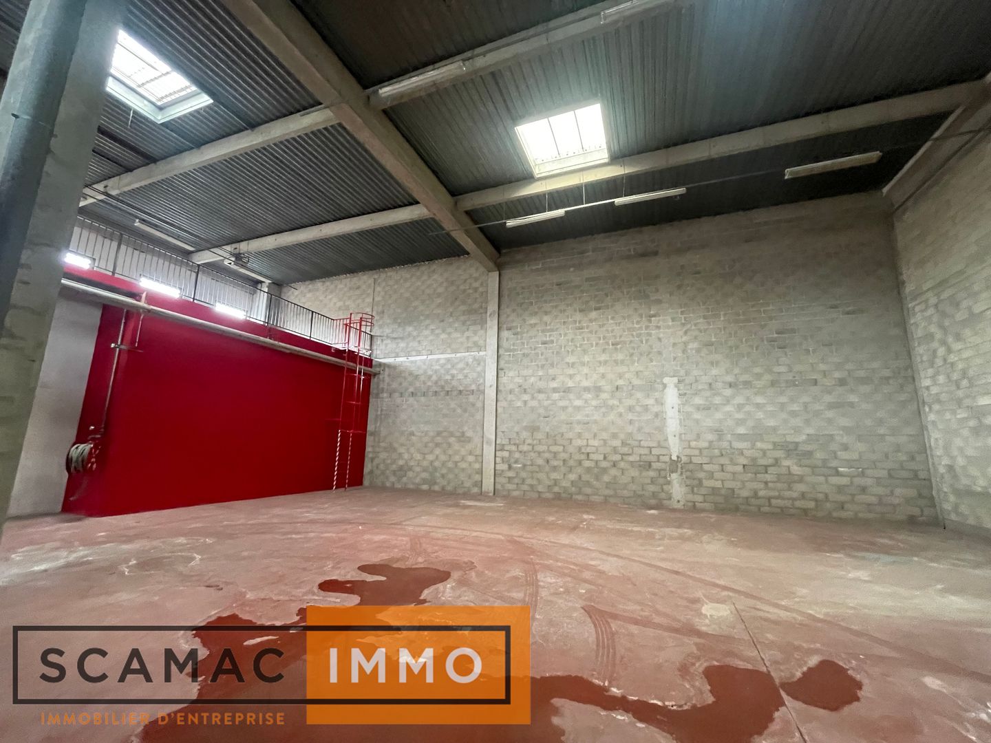 local d'activités de 700m², Lisses (Essonne)