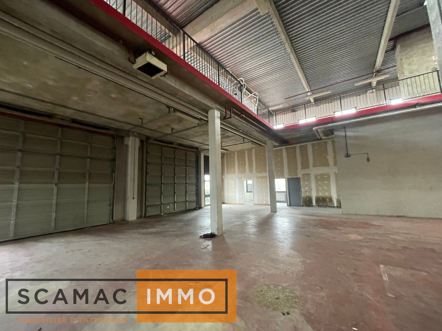local d'activités de 700m², Lisses (Essonne)