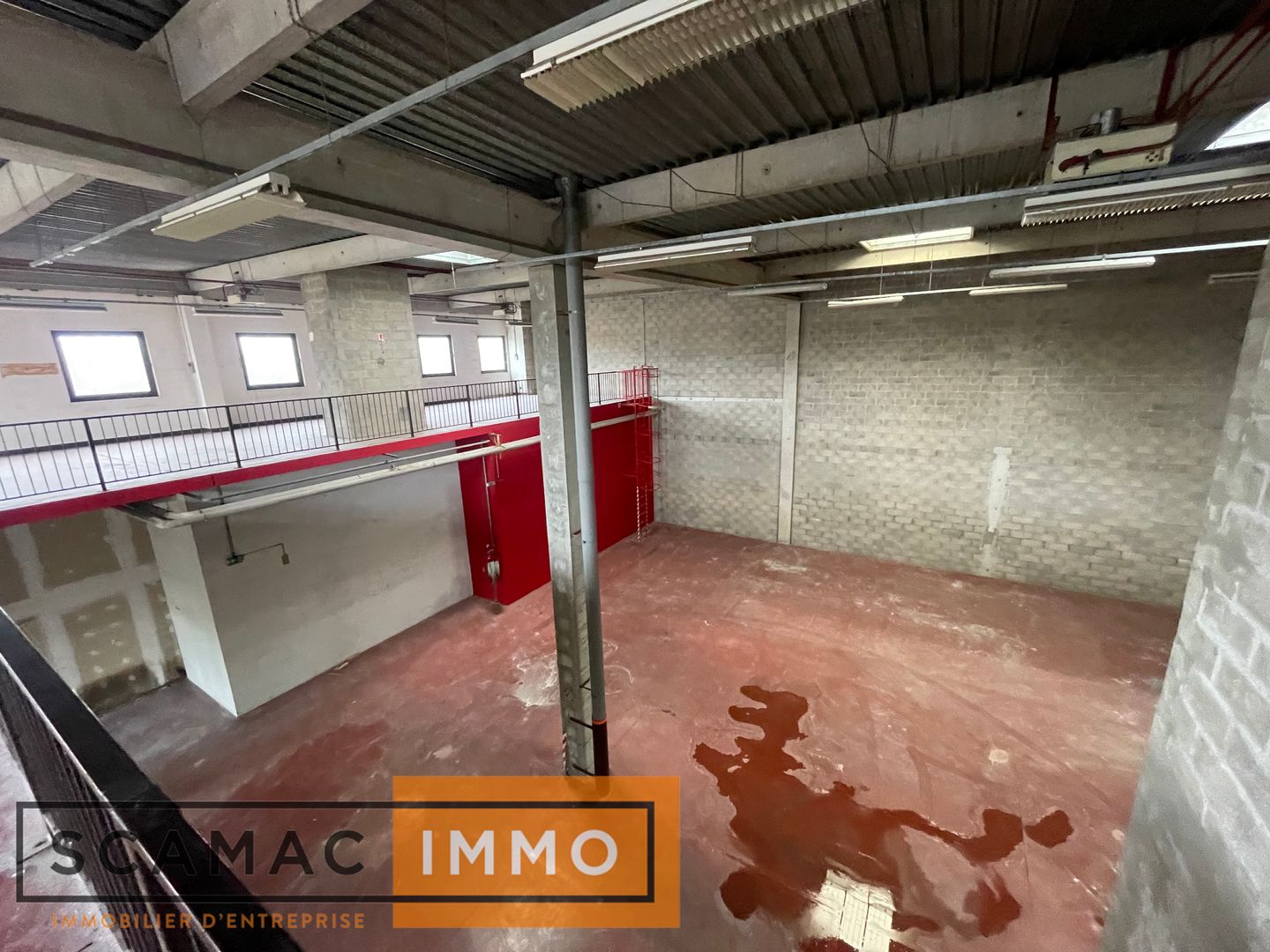 local d'activités de 700m², Lisses (Essonne)