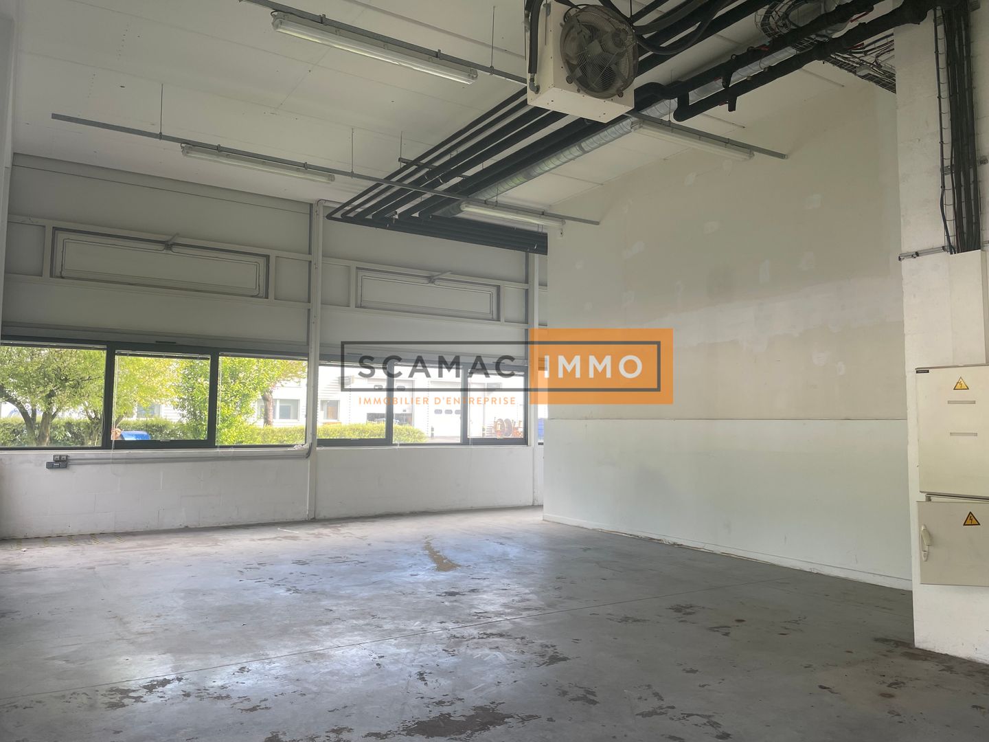 local d'activités de 1 241m², Cergy (Val-d'Oise)