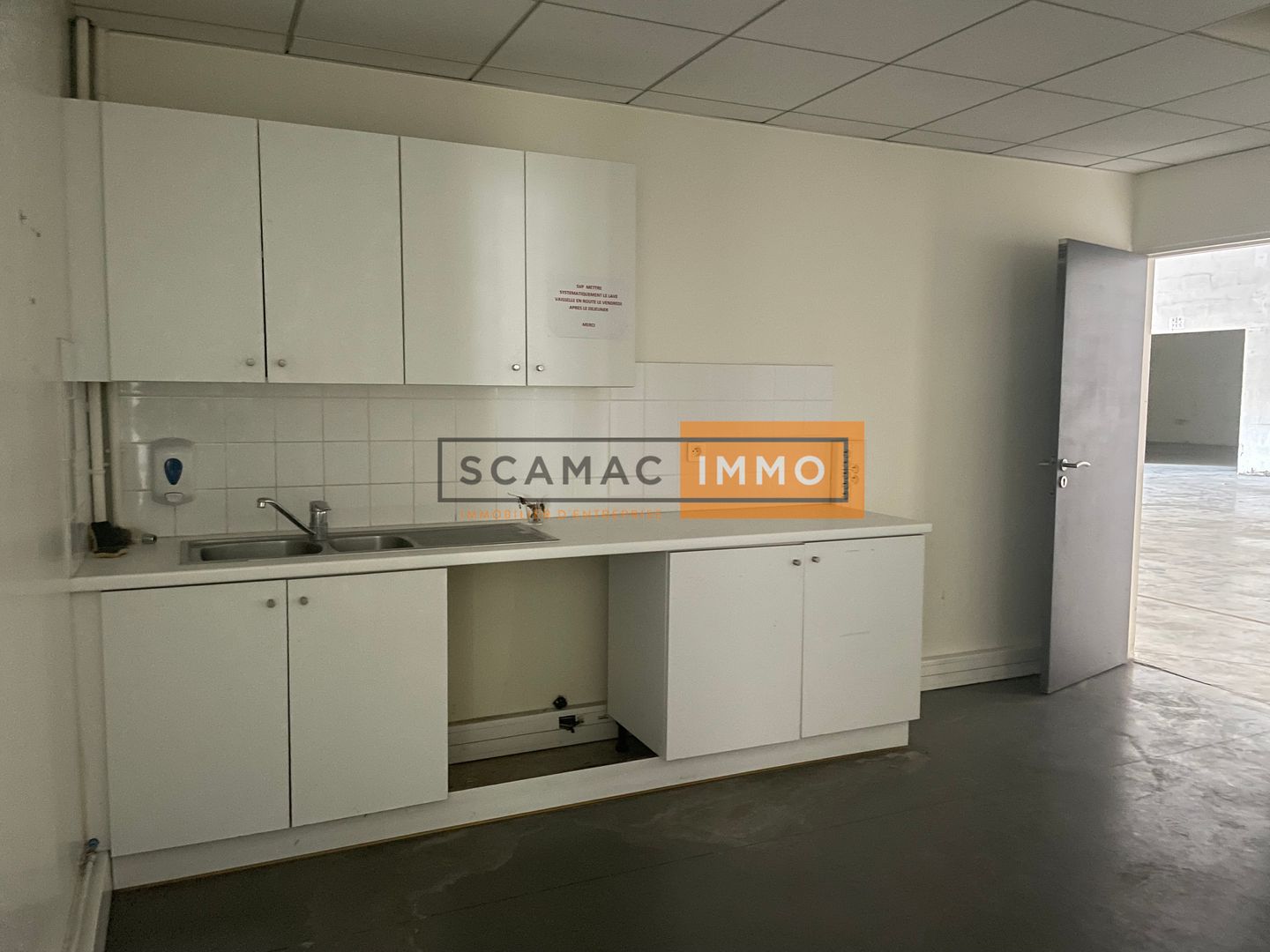 local d'activités de 1 241m², Cergy (Val-d'Oise)