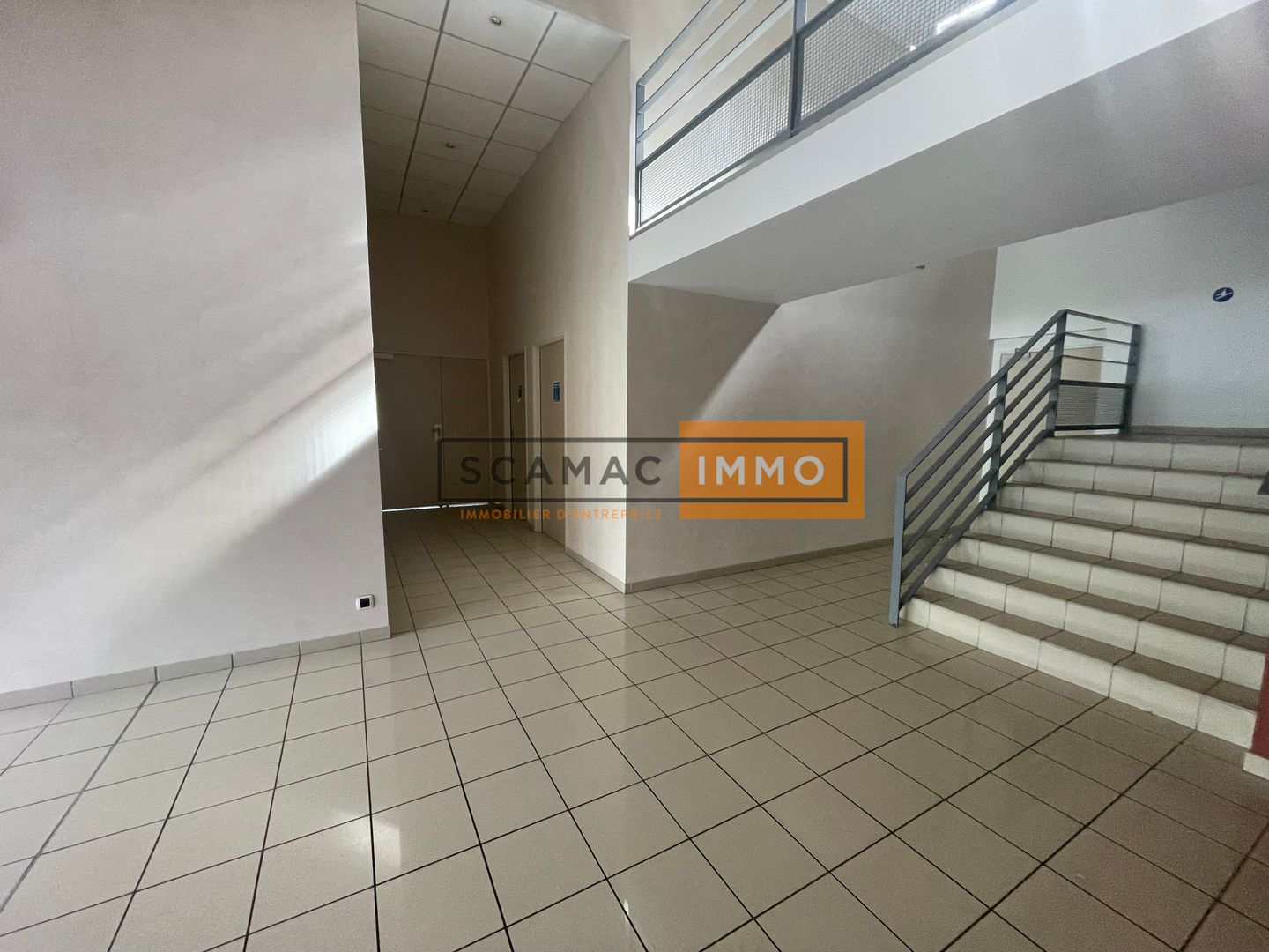 local d'activités de 1 241m², Cergy (Val-d'Oise)