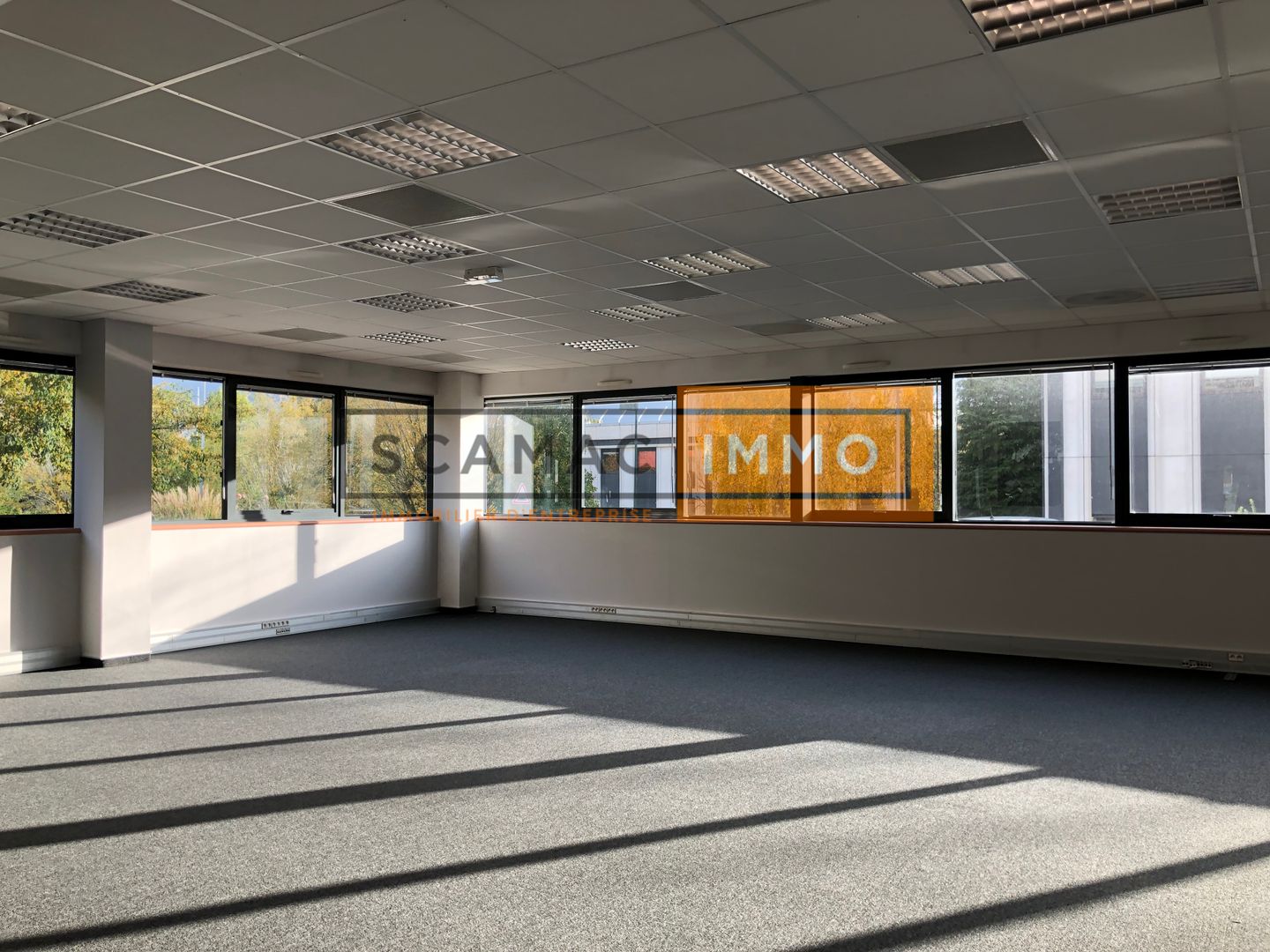 local d'activités de 1 251m², Cergy (Val-d'Oise)