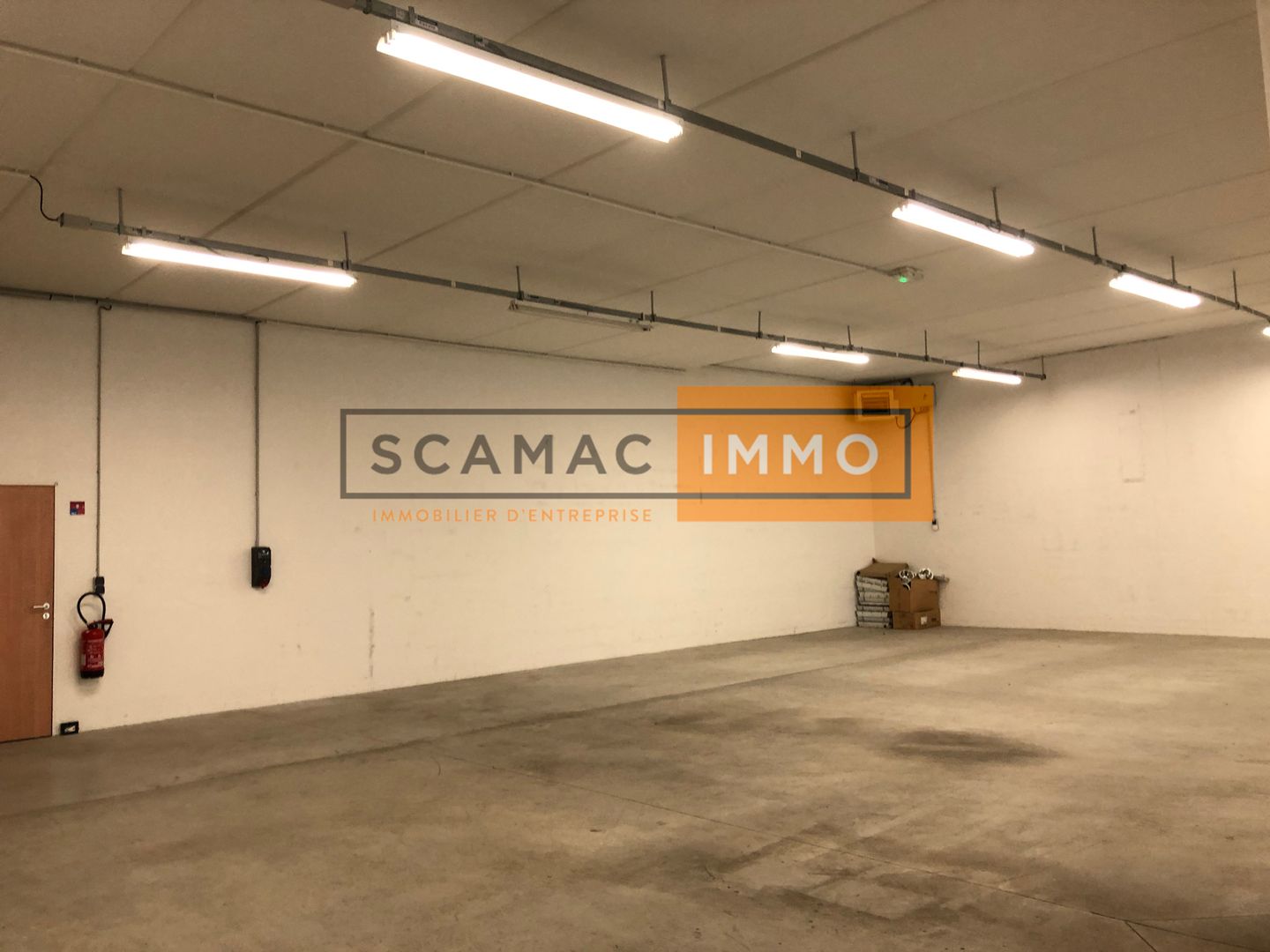 local d'activités de 1 251m², Cergy (Val-d'Oise)