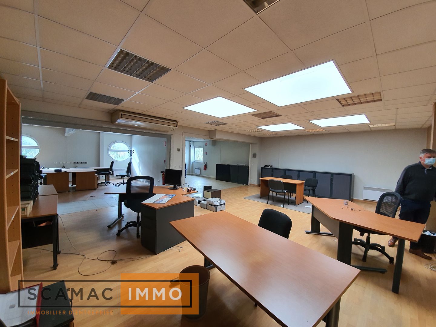 local d'activités de 972m², Montereau-faut-Yonne (Seine-et-Marne)