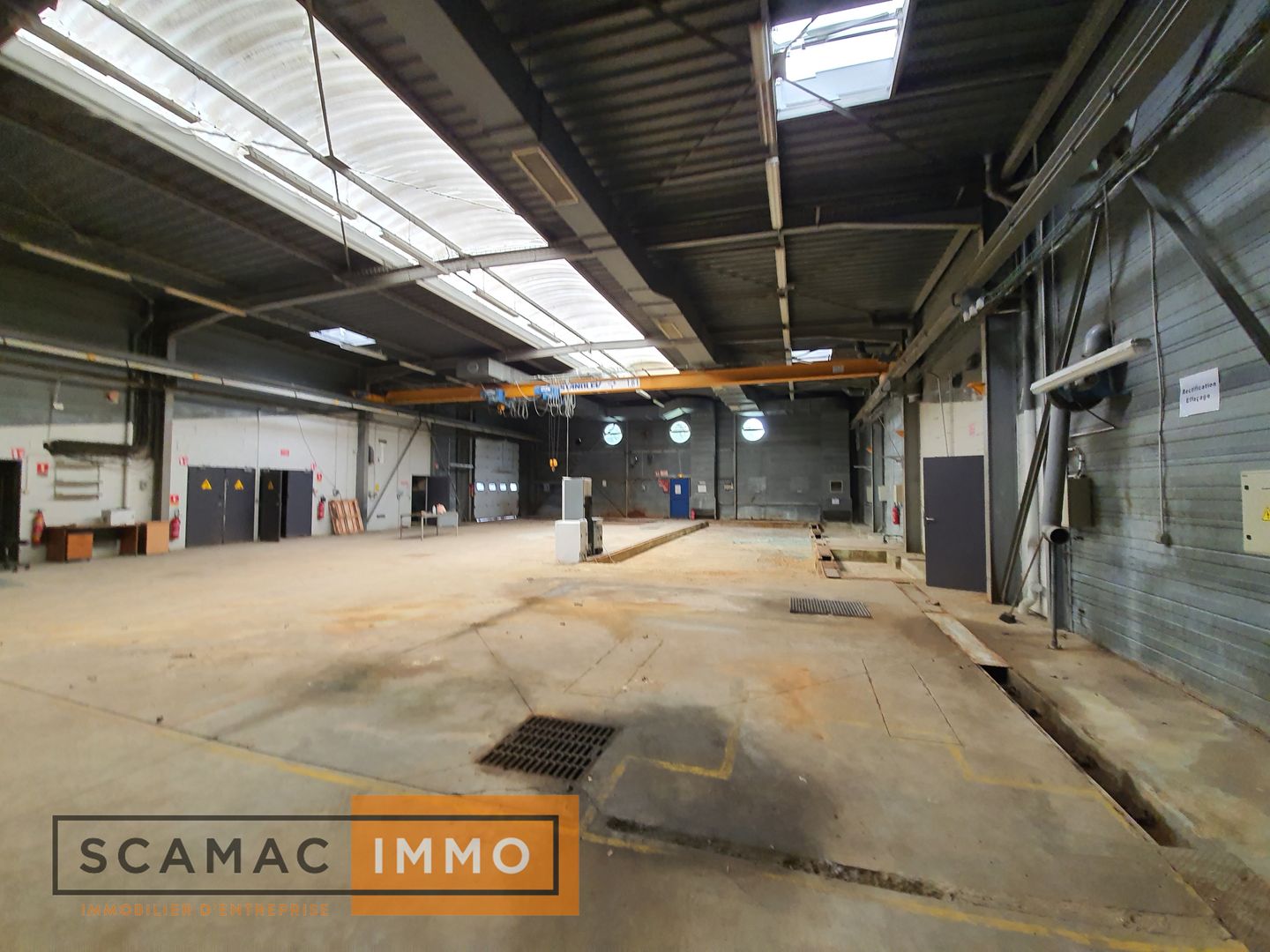 local d'activités de 972m², Montereau-faut-Yonne (Seine-et-Marne)