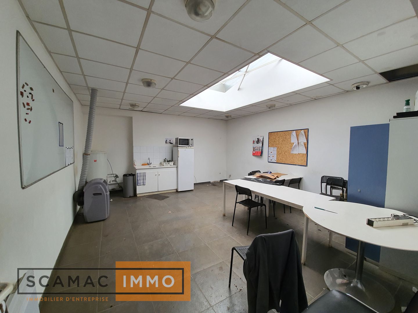 local d'activités de 972m², Montereau-faut-Yonne (Seine-et-Marne)