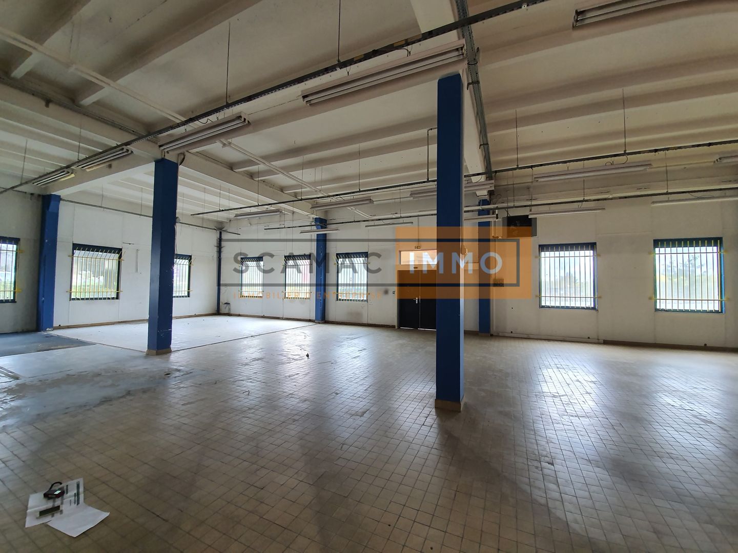 local d'activités de 497m², Villebon-sur-Yvette (Essonne)